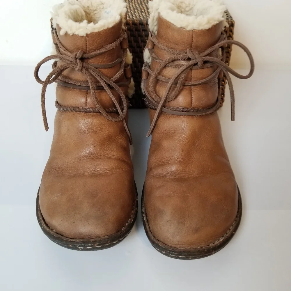 UGG Caspia Leather Sheepskin Fur Lined Lace Up Boots